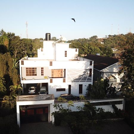 Bed and Breakfast Arusha Royal Экстерьер фото