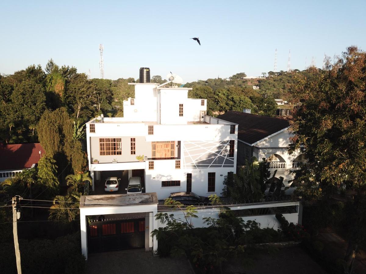 Bed and Breakfast Arusha Royal Экстерьер фото