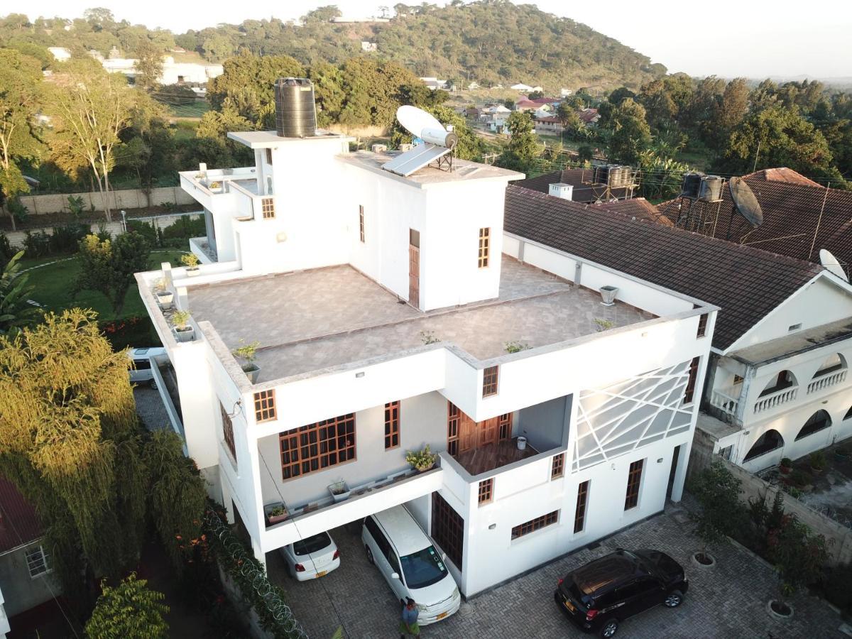 Bed and Breakfast Arusha Royal Экстерьер фото